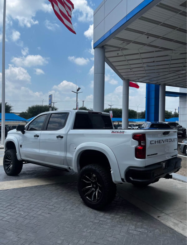 2024 Chevrolet Silverado 1500 Trail Boss - Image 2