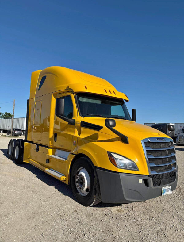 2022 Freightliner Cascadia - Image 2