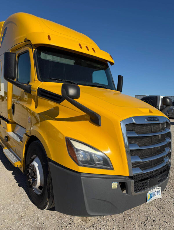 2022 Freightliner Cascadia - Image 3
