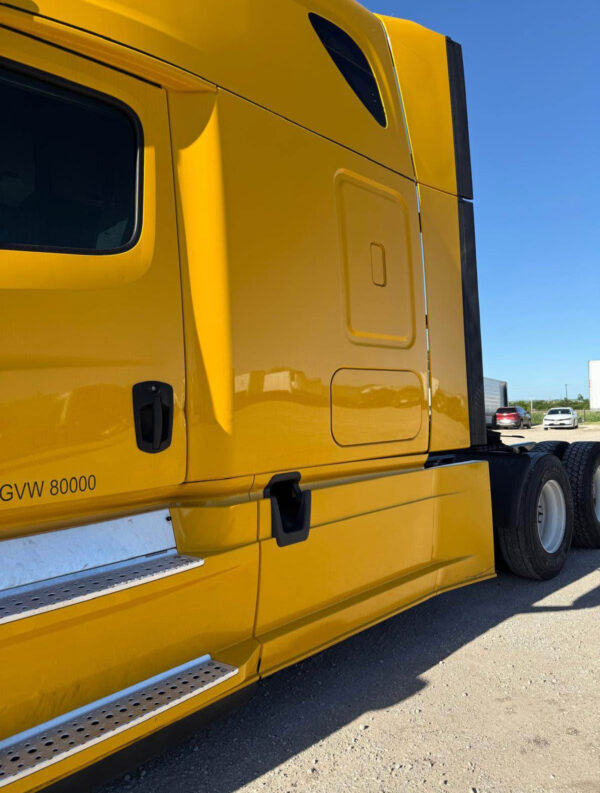 2022 Freightliner Cascadia - Image 6