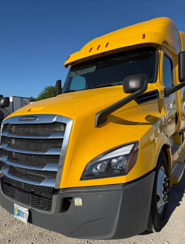 2022 Freightliner Cascadia - Image 7