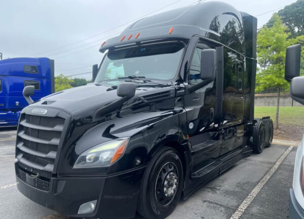 2023 Freightliner Cascadia - Image 2