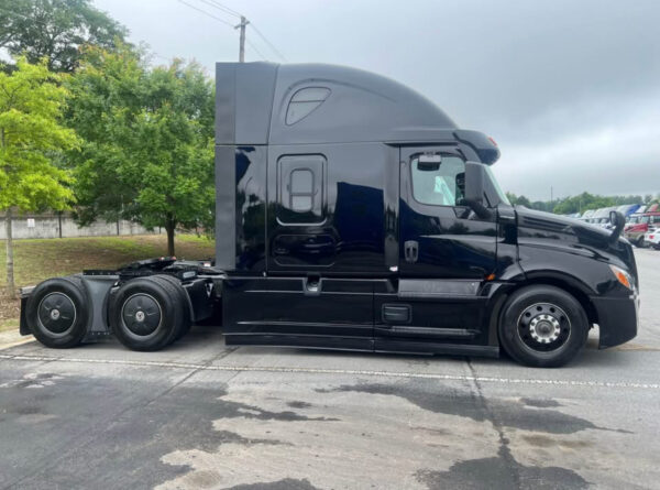 2023 Freightliner Cascadia - Image 3