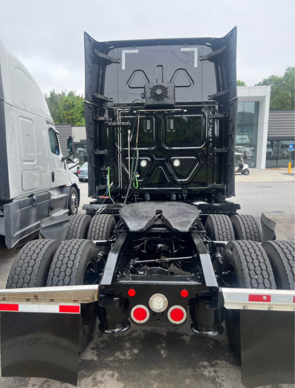 2023 Freightliner Cascadia - Image 5