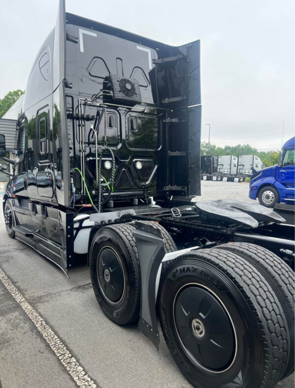 2023 Freightliner Cascadia - Image 6