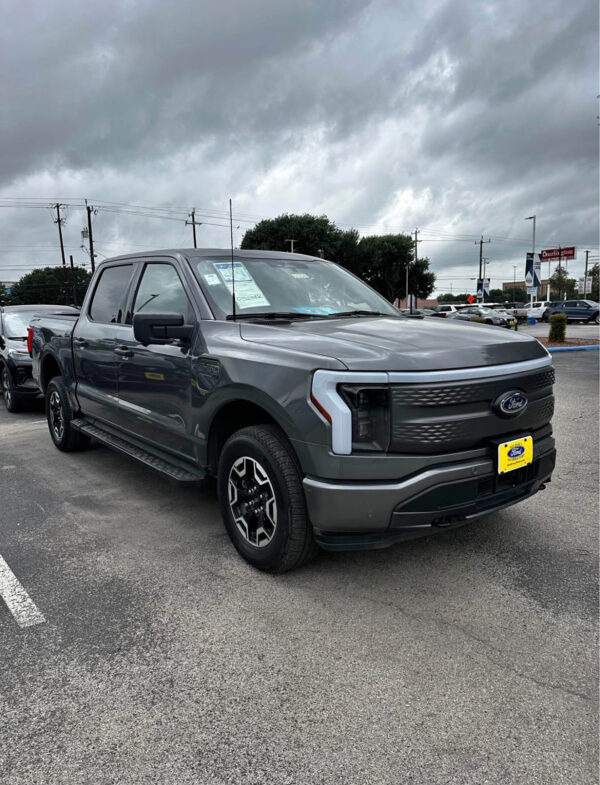 2023 FORD F150 LIGHTINING XLT