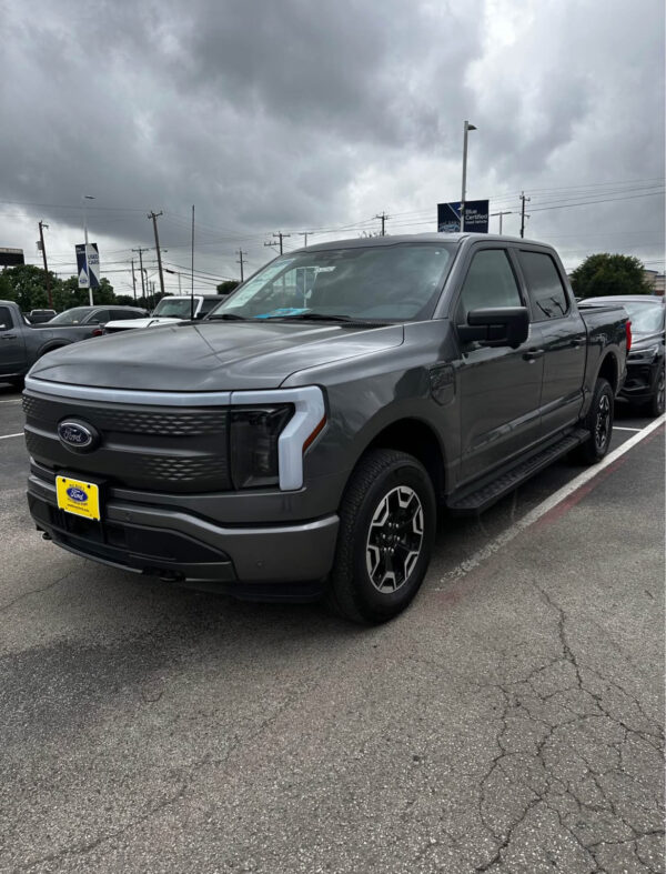 2023 FORD F150 LIGHTINING XLT - Image 3