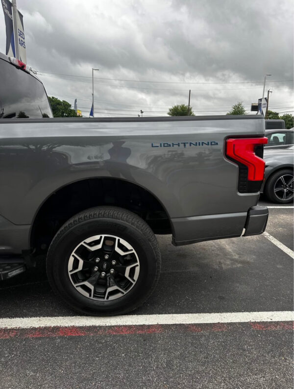 2023 FORD F150 LIGHTINING XLT - Image 6