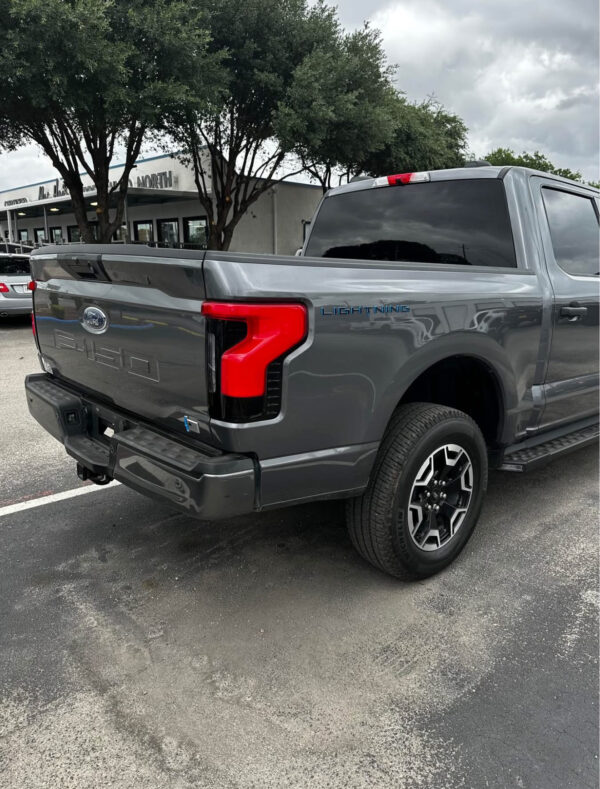 2023 FORD F150 LIGHTINING XLT - Image 8