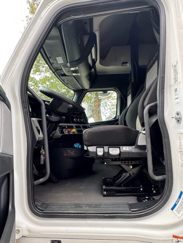 2023 FREIGHTLINER CASCADIA - Image 9